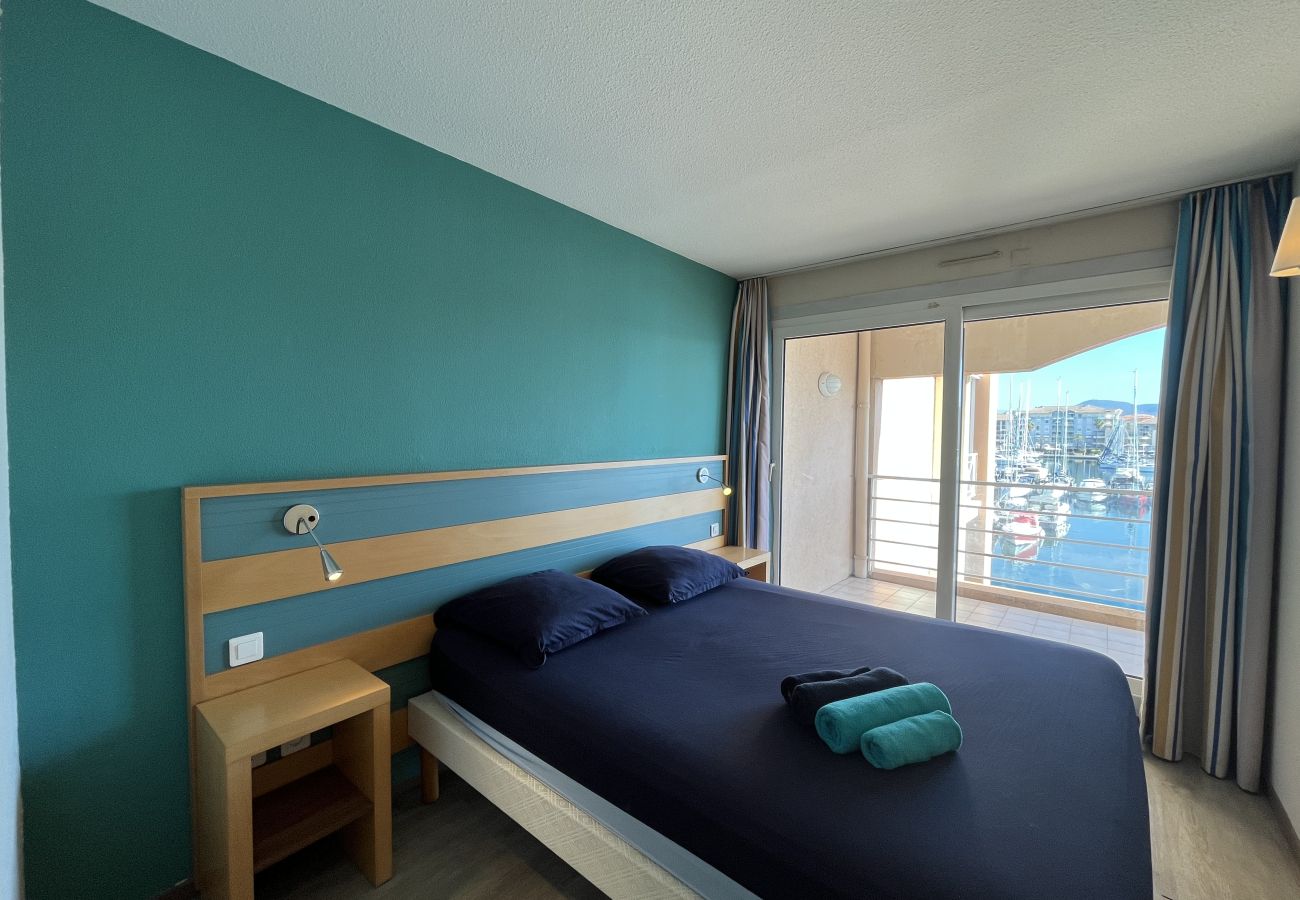 Appartamento a Fréjus - Residenza Cap Hermès per 4 persone, splendida vista mare, 2 camere da letto, aria condizionata, piscina, accesso diretto alla spiaggia, parcheggio privato, ampio balcone