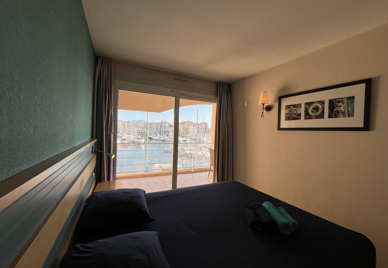 Appartamento a Fréjus - Residenza Cap Hermès per 4 persone, splendida vista mare, 2 camere da letto, aria condizionata, piscina, accesso diretto alla spiaggia, parcheggio privato, ampio balcone