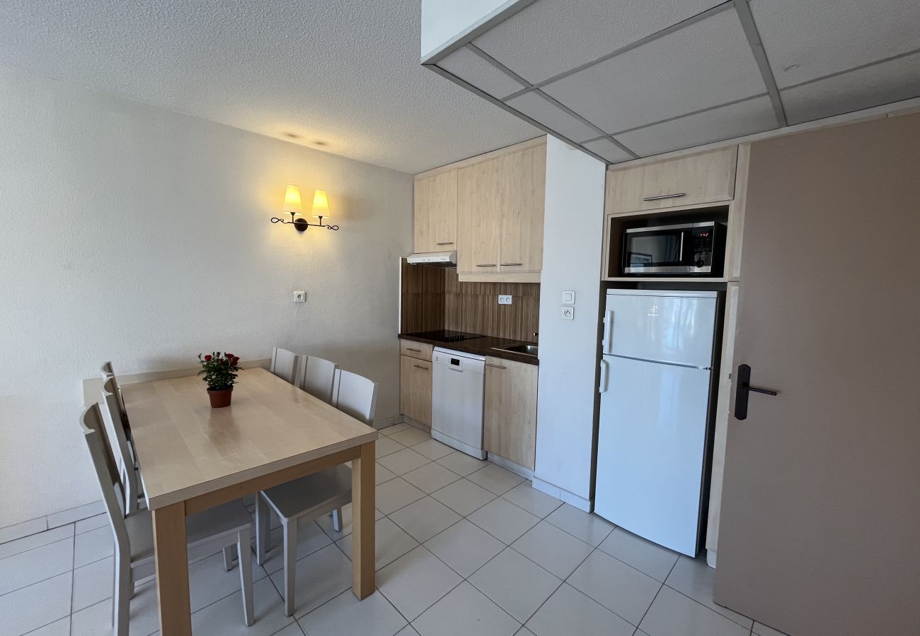 Appartamento a Fréjus - Residenza Cap Hermès per 4 persone, splendida vista mare, 2 camere da letto, aria condizionata, piscina, accesso diretto alla spiaggia, parcheggio privato, ampio balcone