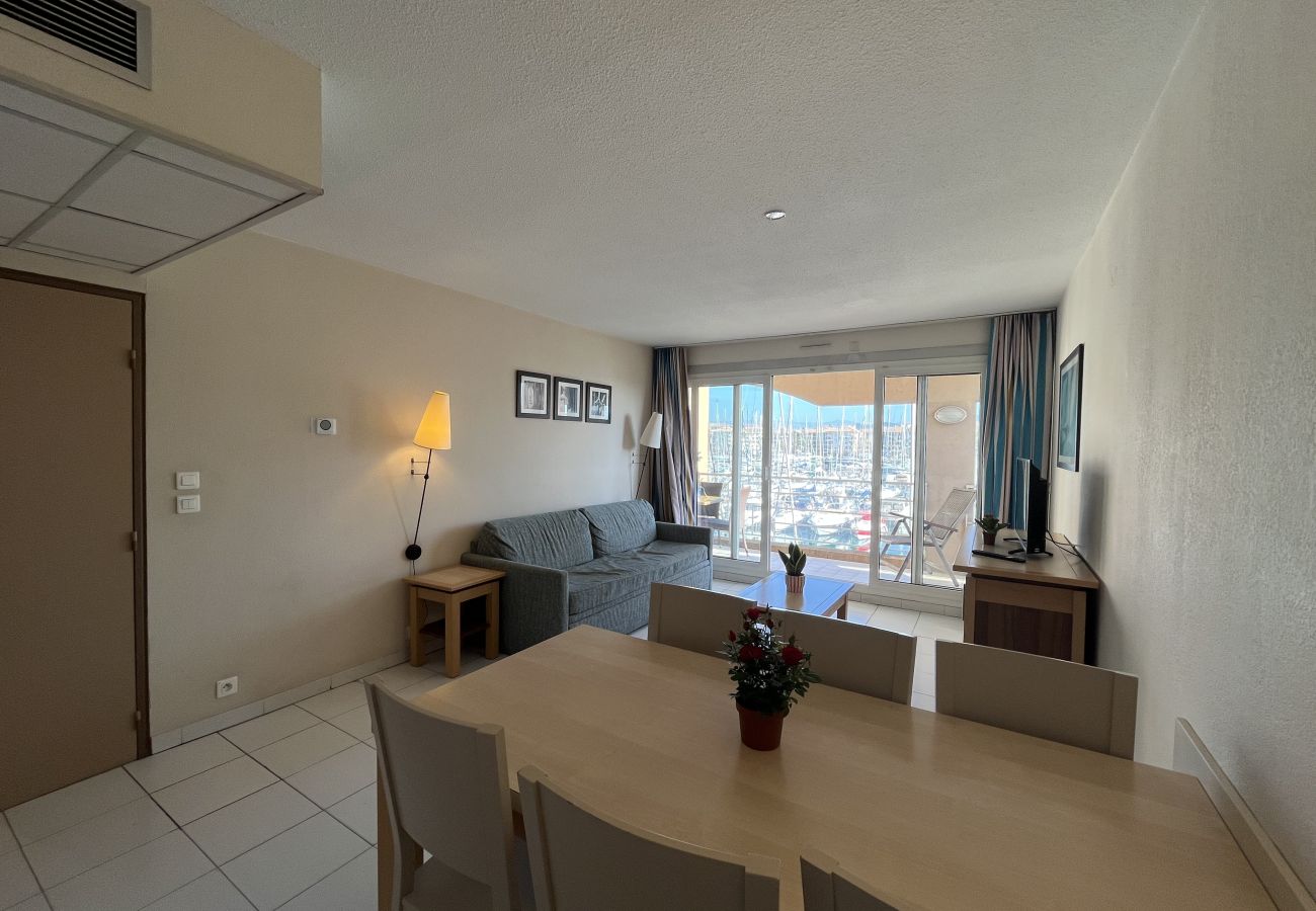 Appartamento a Fréjus - Residenza Cap Hermès per 4 persone, splendida vista mare, 2 camere da letto, aria condizionata, piscina, accesso diretto alla spiaggia, parcheggio privato, ampio balcone
