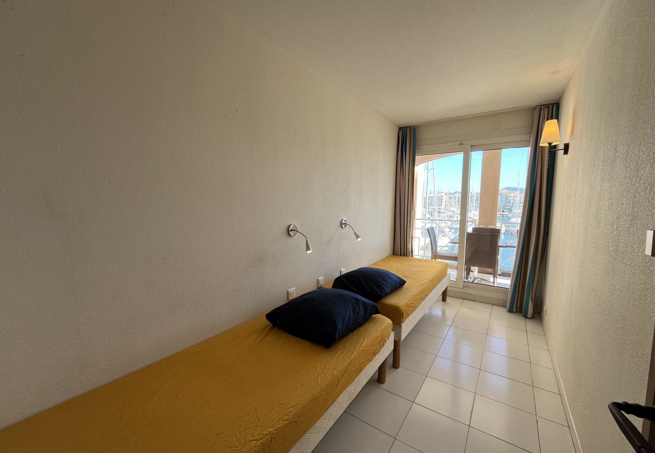 Appartamento a Fréjus - Residenza Cap Hermès per 4 persone, splendida vista mare, 2 camere da letto, aria condizionata, piscina, accesso diretto alla spiaggia, parcheggio privato, ampio balcone