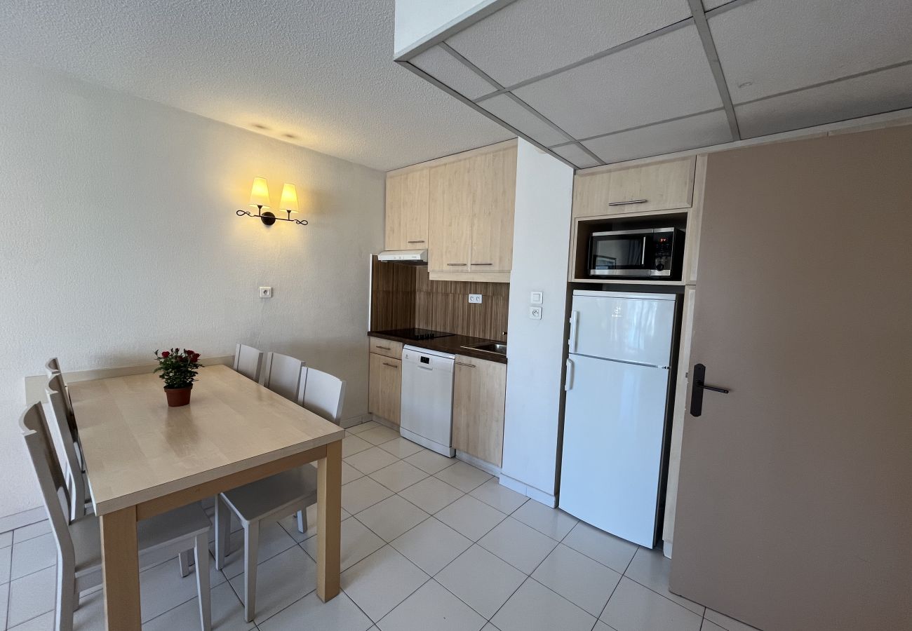Appartamento a Fréjus - Residenza Cap Hermès per 4 persone, splendida vista mare, 2 camere da letto, aria condizionata, piscina, accesso diretto alla spiaggia, parcheggio privato, ampio balcone