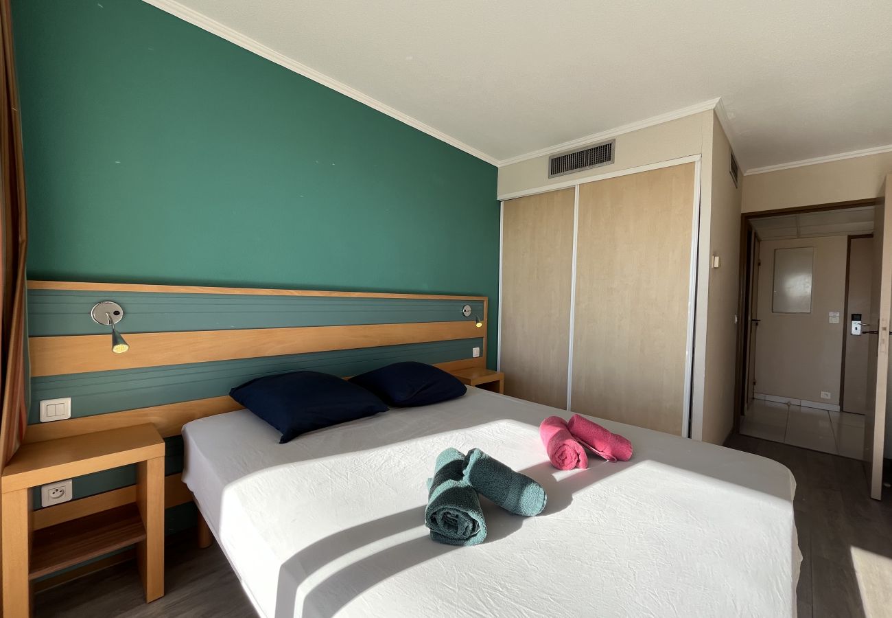 Appartamento a Fréjus - Cap Hermès 312, appartamento con 2/3 camere da letto, vista mare, per 4 adulti e 2 bambini, aria condizionata, parcheggio, piscina e accesso diretto alla spiaggia