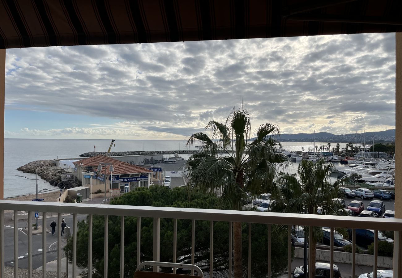 Studio a Fréjus - l Capitole, Monolocale 26m2,climatizzato, vista mare, balcone, WIFI, parcheggio per 2 adulti e 2 bambini