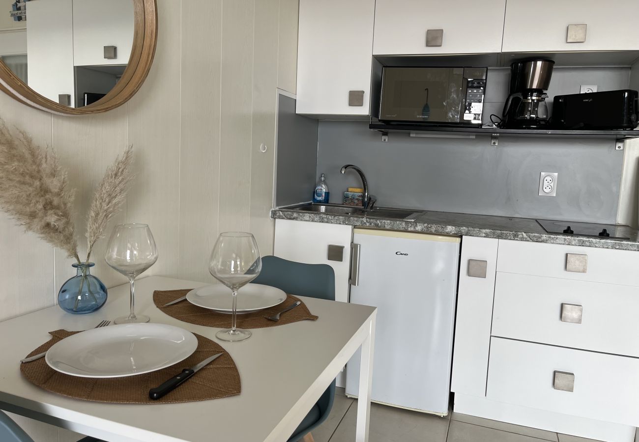 Studio a Fréjus - l Capitole, Monolocale 26m2,climatizzato, vista mare, balcone, WIFI, parcheggio per 2 adulti e 2 bambini