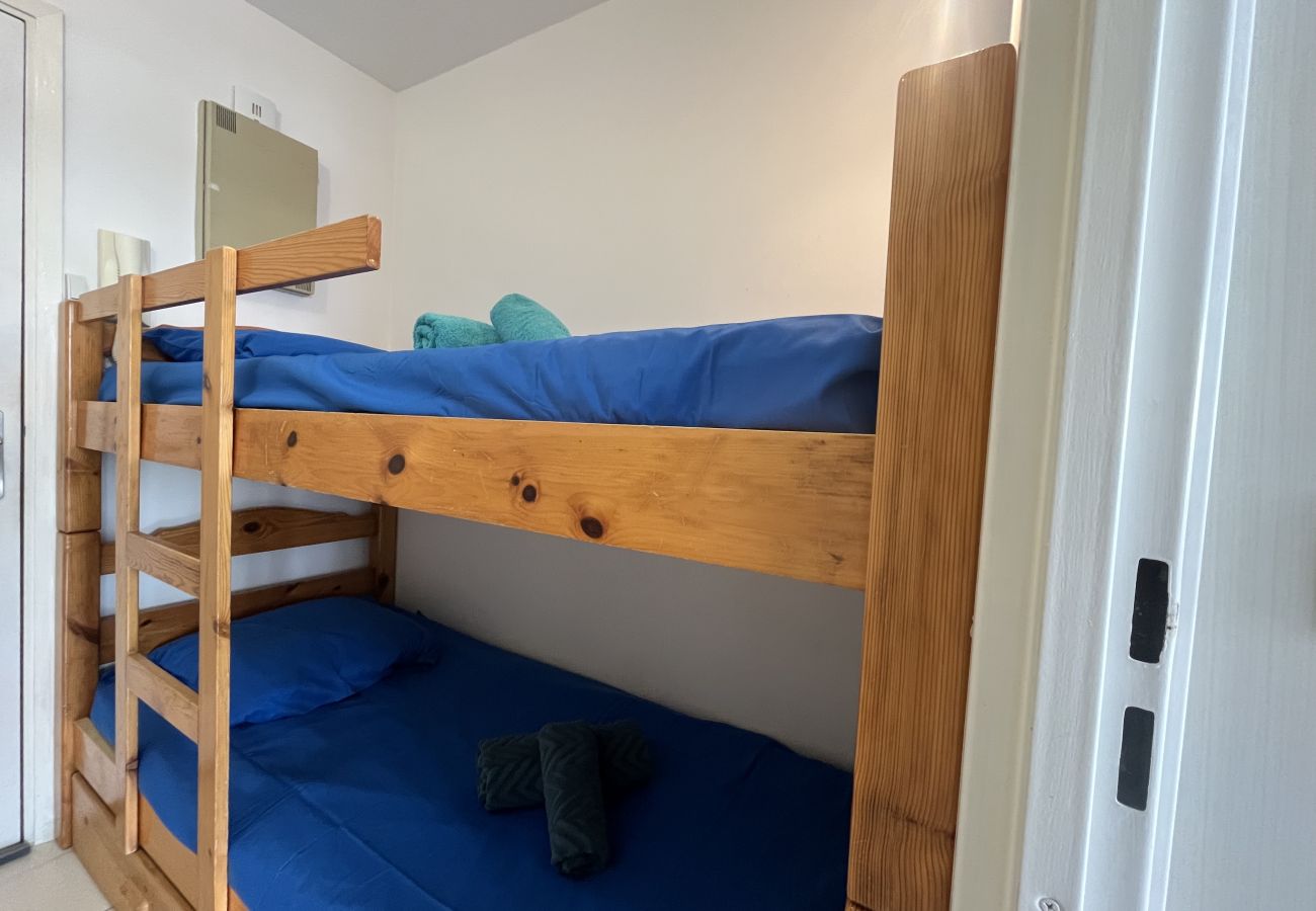 Studio a Fréjus - l Capitole, Monolocale 26m2,climatizzato, vista mare, balcone, WIFI, parcheggio per 2 adulti e 2 bambini