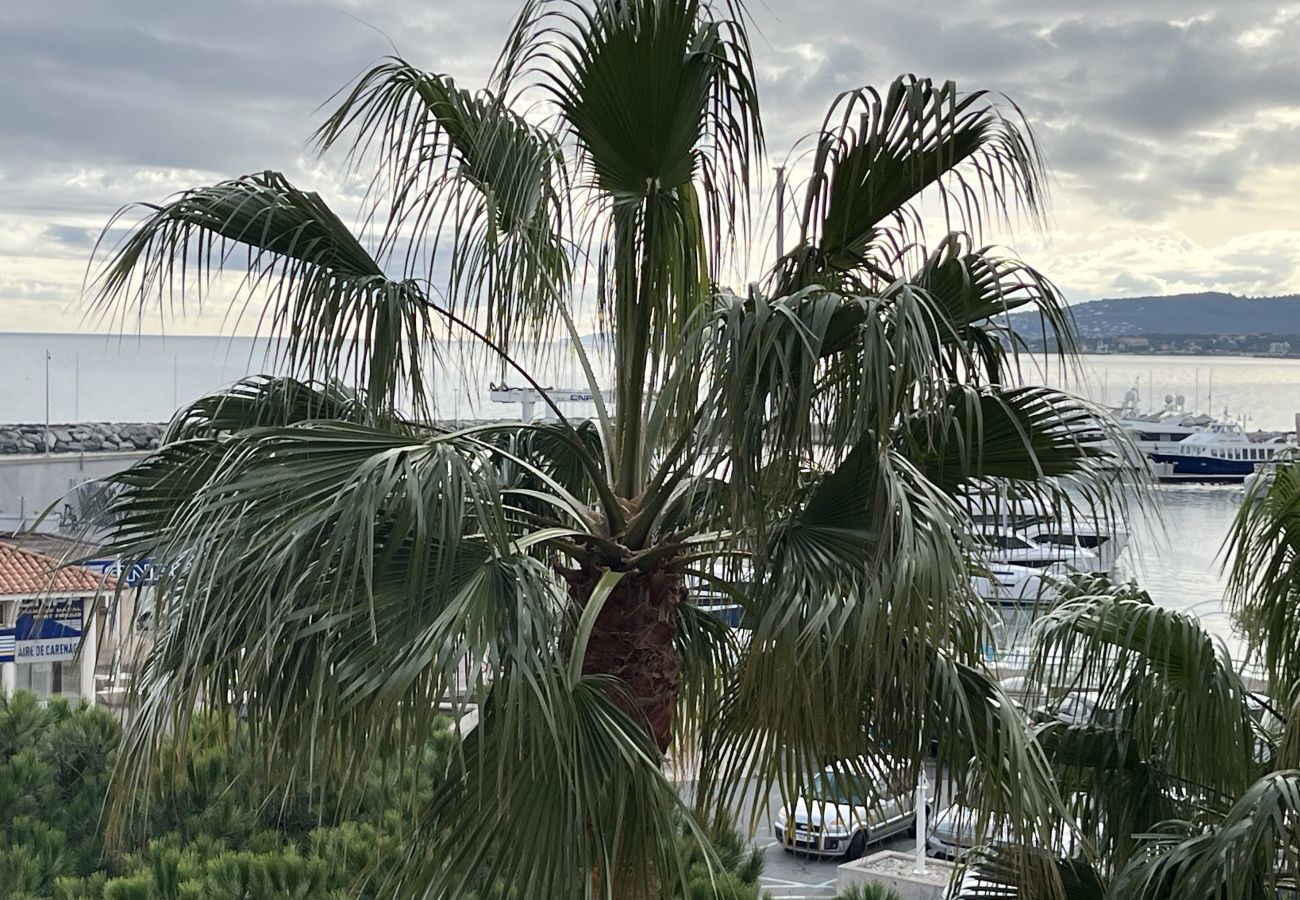 Studio a Fréjus - l Capitole, Monolocale 26m2,climatizzato, vista mare, balcone, WIFI, parcheggio per 2 adulti e 2 bambini