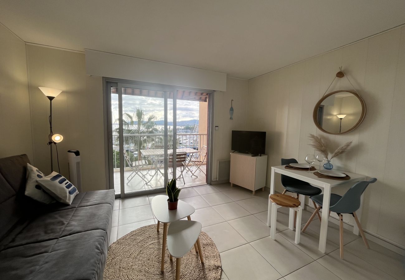 Studio a Fréjus - l Capitole, Monolocale 26m2,climatizzato, vista mare, balcone, WIFI, parcheggio per 2 adulti e 2 bambini