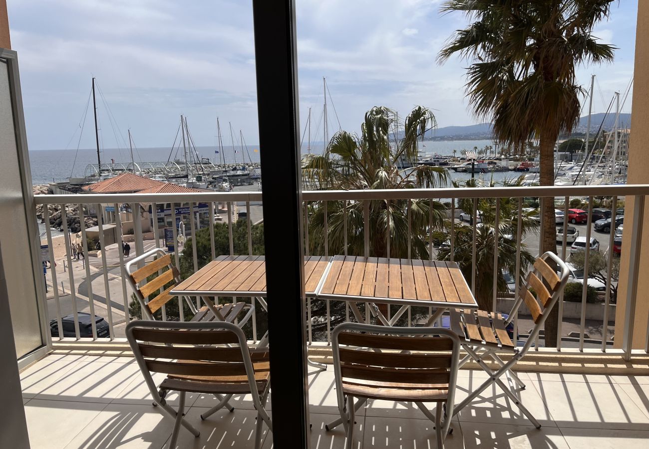 Studio a Fréjus - l Capitole, Monolocale 26m2,climatizzato, vista mare, balcone, WIFI, parcheggio per 2 adulti e 2 bambini