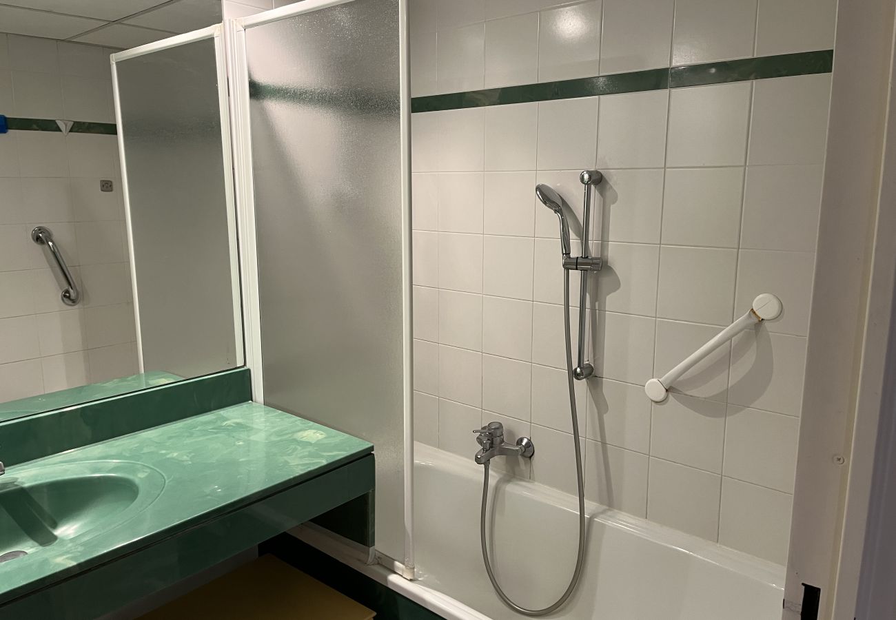 Appartamento a Fréjus - Cap Hermès, 4° piano con magnifica vista sul porto, 4 posti letto, aria condizionata, piscina, Wi-Fi, parcheggio