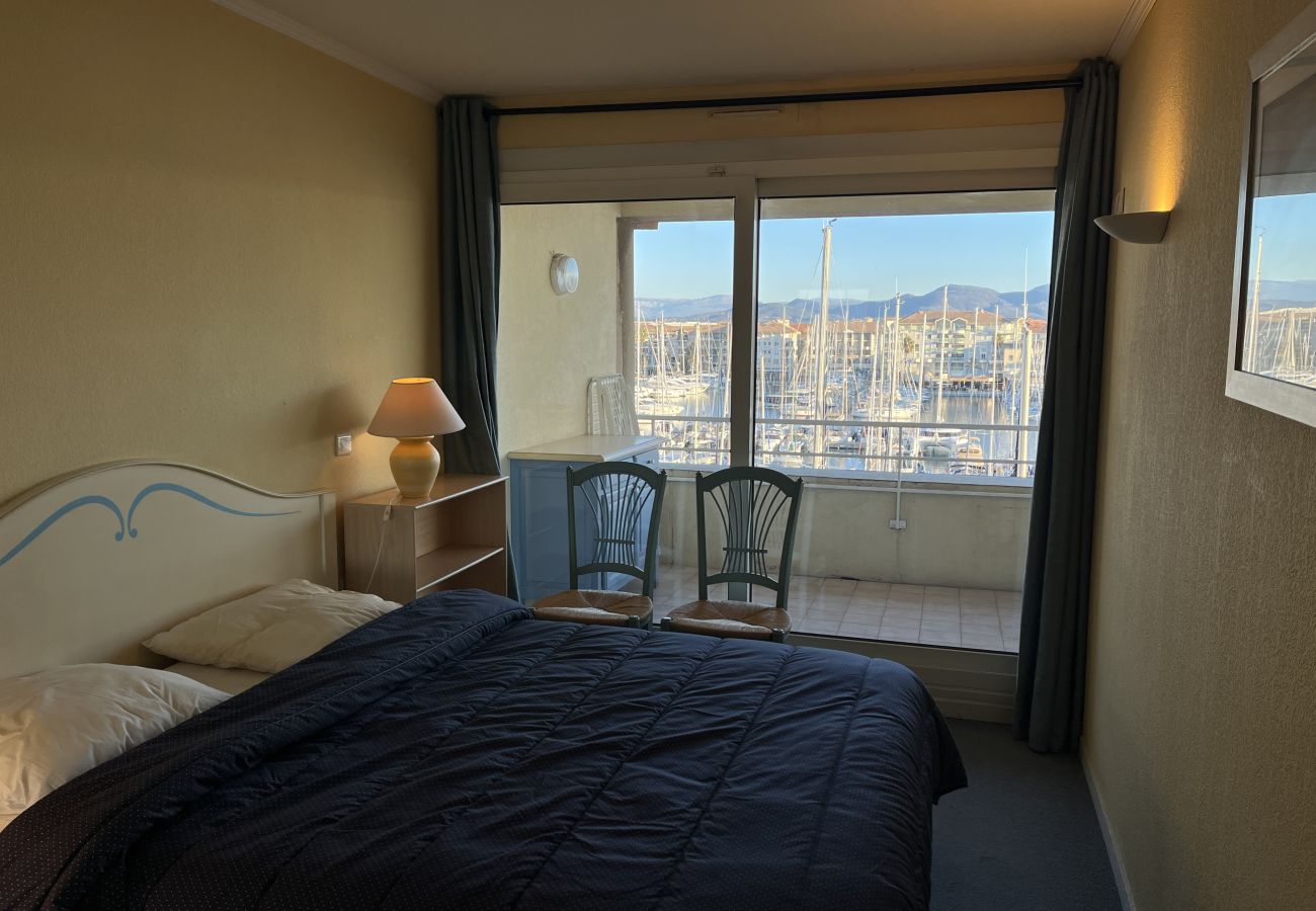 Appartamento a Fréjus - Cap Hermès, 4° piano con magnifica vista sul porto, 4 posti letto, aria condizionata, piscina, Wi-Fi, parcheggio