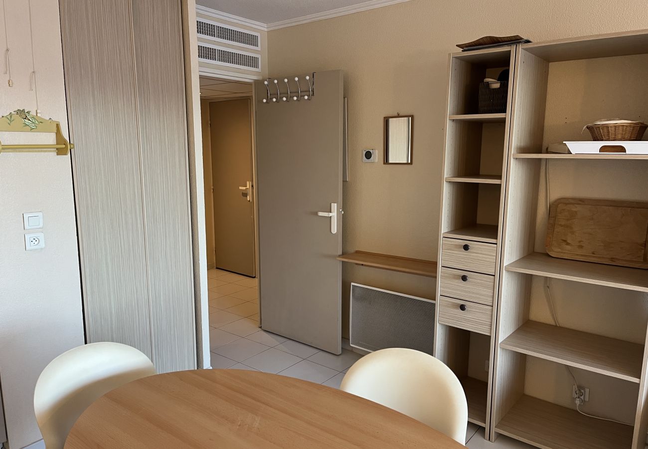 Appartamento a Fréjus - Cap Hermès, 4° piano con magnifica vista sul porto, 4 posti letto, aria condizionata, piscina, Wi-Fi, parcheggio