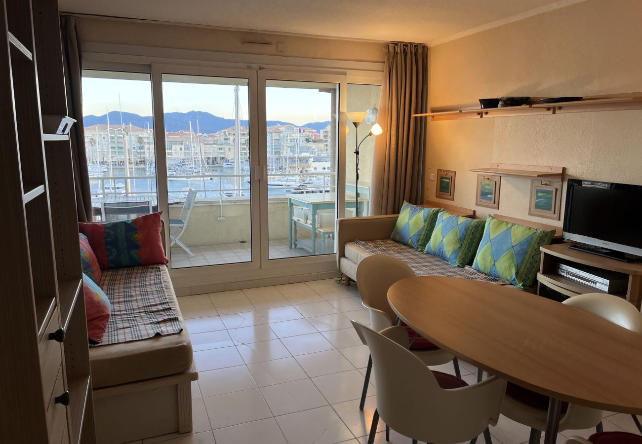 Appartamento a Fréjus - Cap Hermès, 4° piano con magnifica vista sul porto, 4 posti letto, aria condizionata, piscina, Wi-Fi, parcheggio