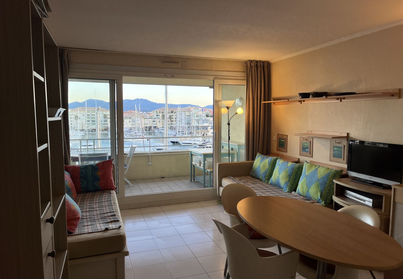 Appartamento a Fréjus - Cap Hermès, 4° piano con magnifica vista sul porto, 4 posti letto, aria condizionata, piscina, Wi-Fi, parcheggio
