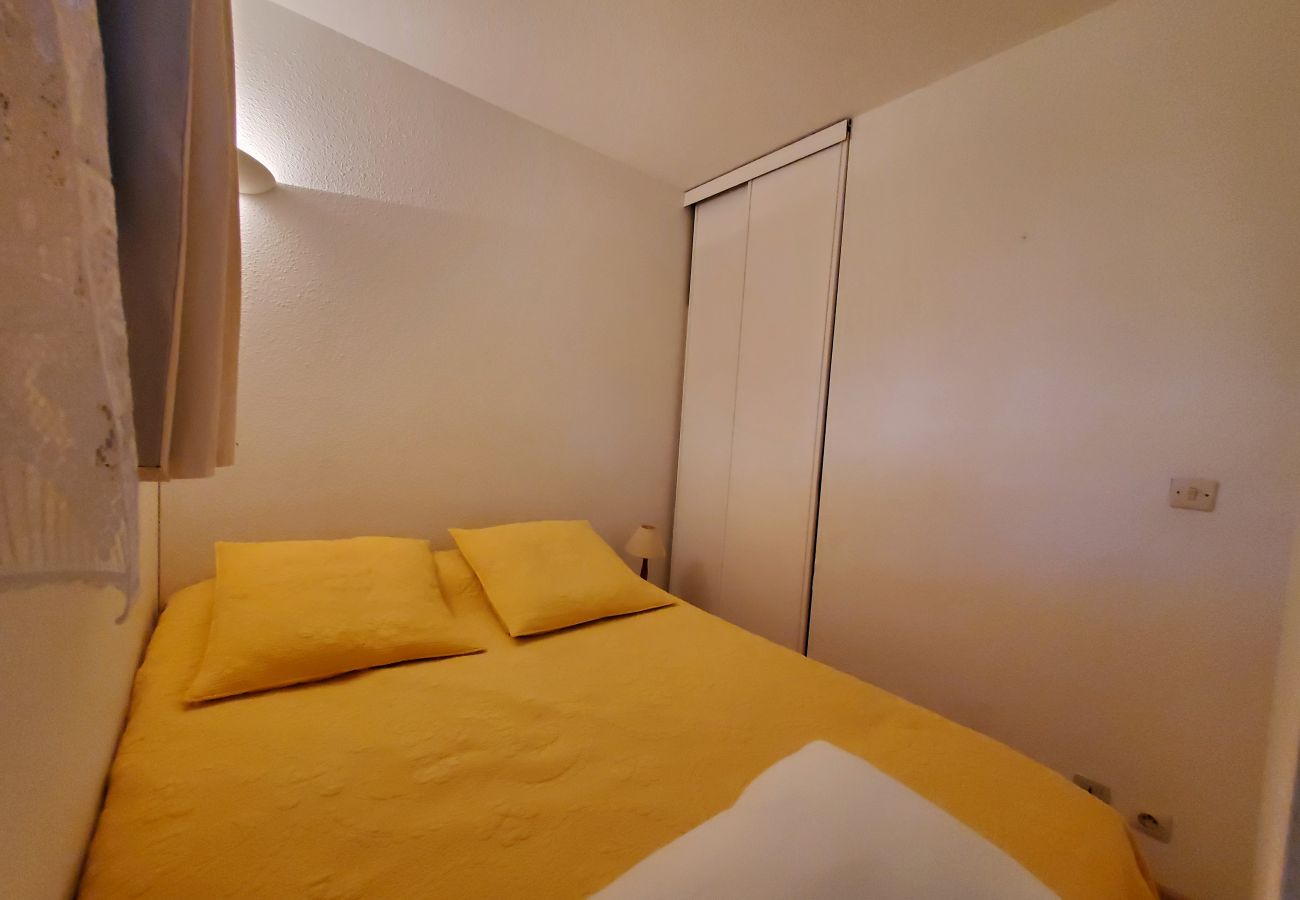 Appartamento a Saint Raphael - LA Péguière, appartamento di 2 locali (27 m²), per 2 adulti e 1 bambino, climatizzato, giardino, parcheggio e spiaggia a 5 minuti a piedi