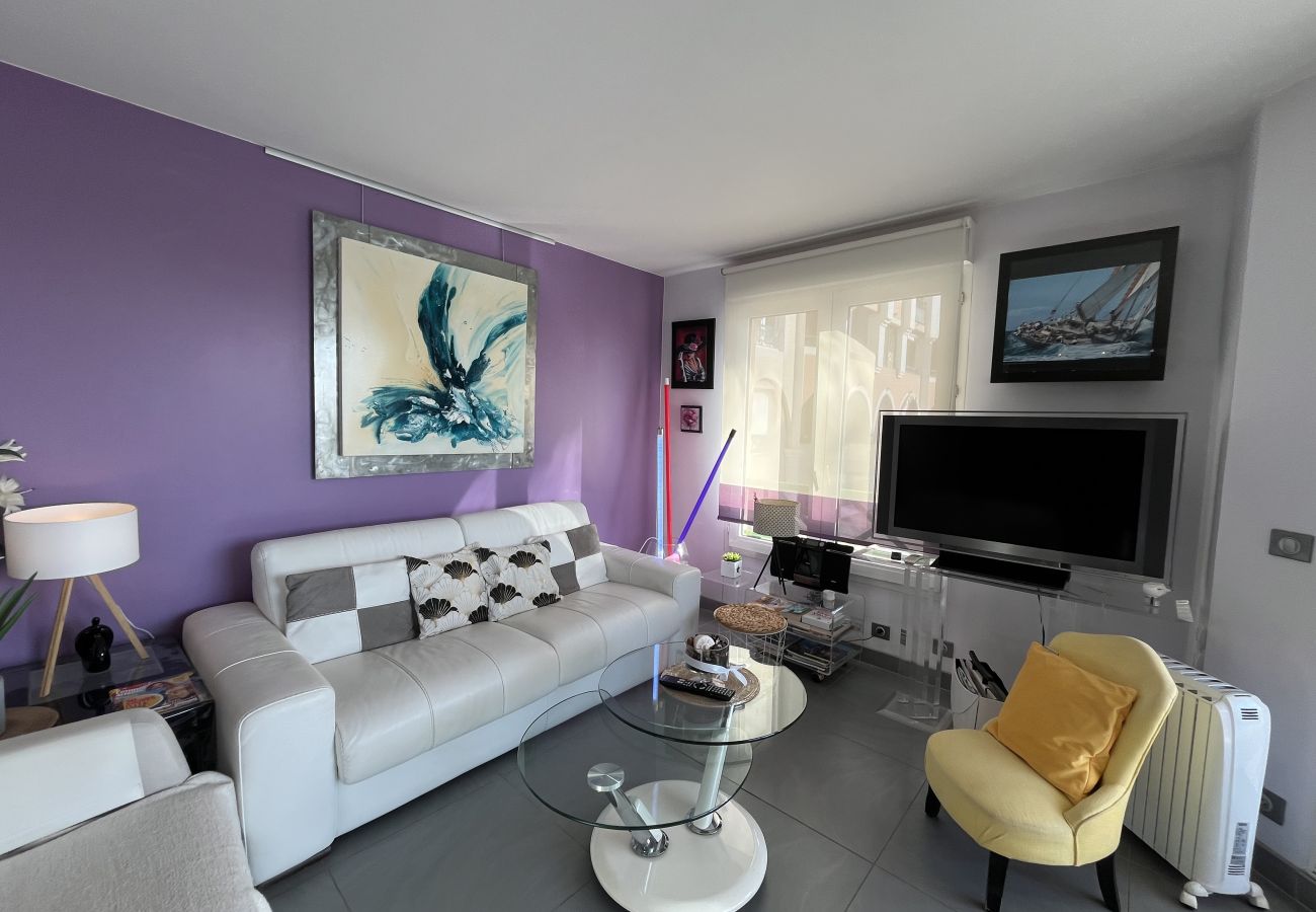 Appartamento a Fréjus - Sulle banchine di Port-Fréjus, magnifico appartamento di 50 m² con una camera da letto, vista incredibile, aria condizionata, Wi-Fi e ampio garage.