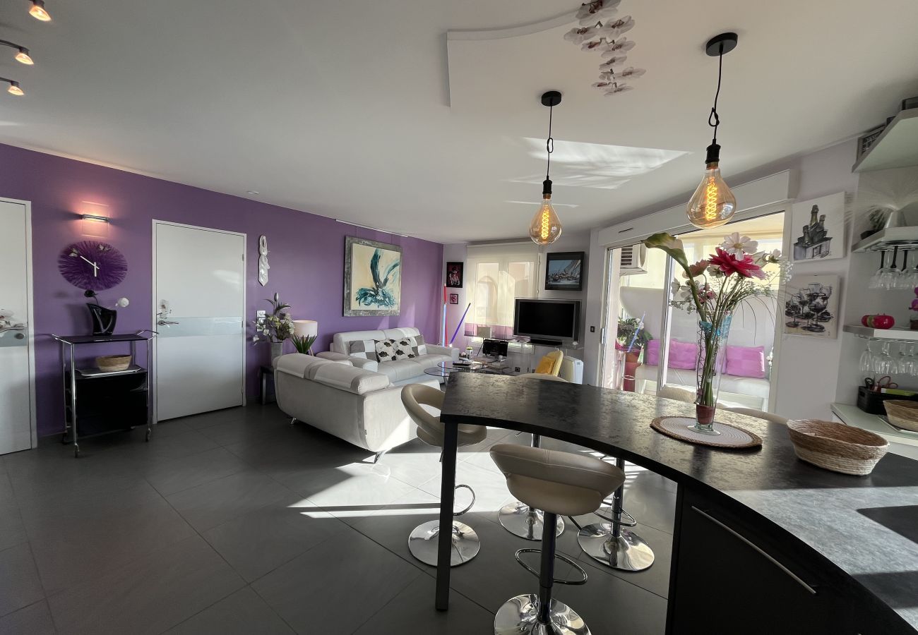 Appartamento a Fréjus - Sulle banchine di Port-Fréjus, magnifico appartamento di 50 m² con una camera da letto, vista incredibile, aria condizionata, Wi-Fi e ampio garage.