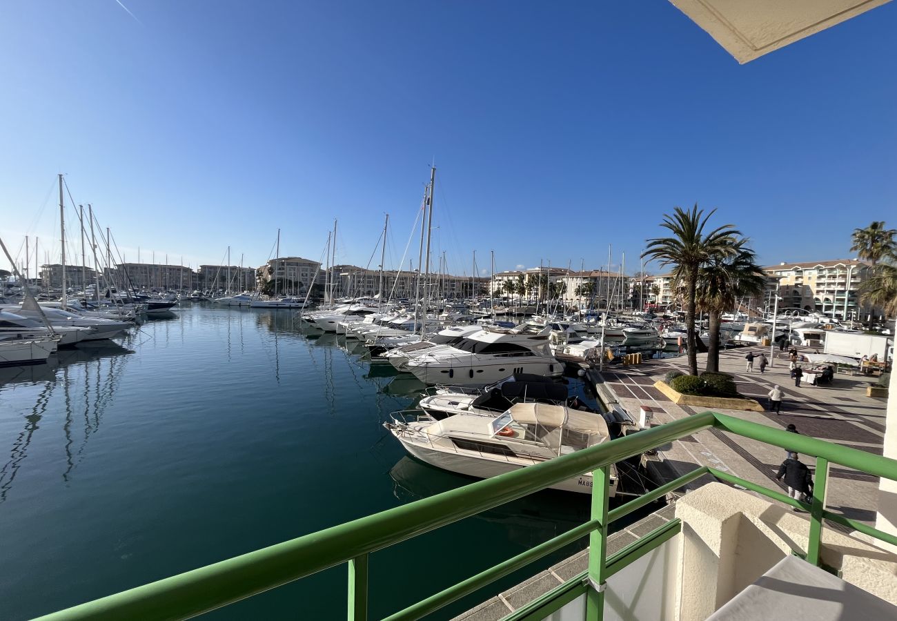 Appartamento a Fréjus - Sulle banchine di Port-Fréjus, magnifico appartamento di 50 m² con una camera da letto, vista incredibile, aria condizionata, Wi-Fi e ampio garage.