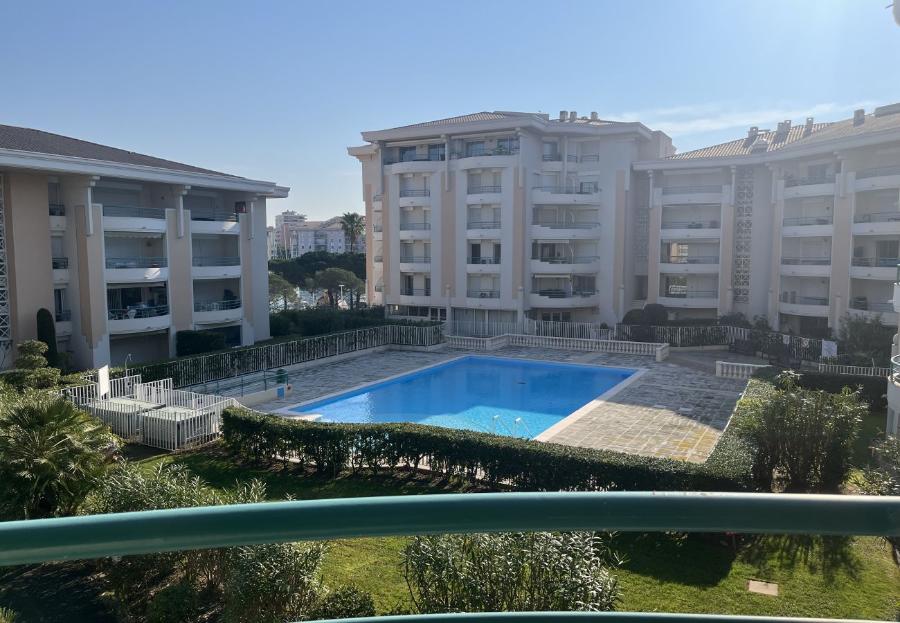Appartamento a Fréjus - Port Fréjus, Le Cesaree, Eccezionale appartamento con 2 camere da letto con vista sul giardino e sulla piscina, ideale per 4 fortunati ospiti, aria condizionata e garage