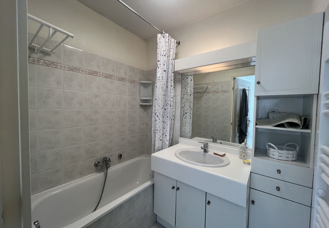 Appartamento a Fréjus - Port Fréjus, Les Rives Latines, a 100 m dalle spiagge, vista porto, appartamento con 1 camera da letto, 40 m², 4 posti letto, aria condizionata, garage