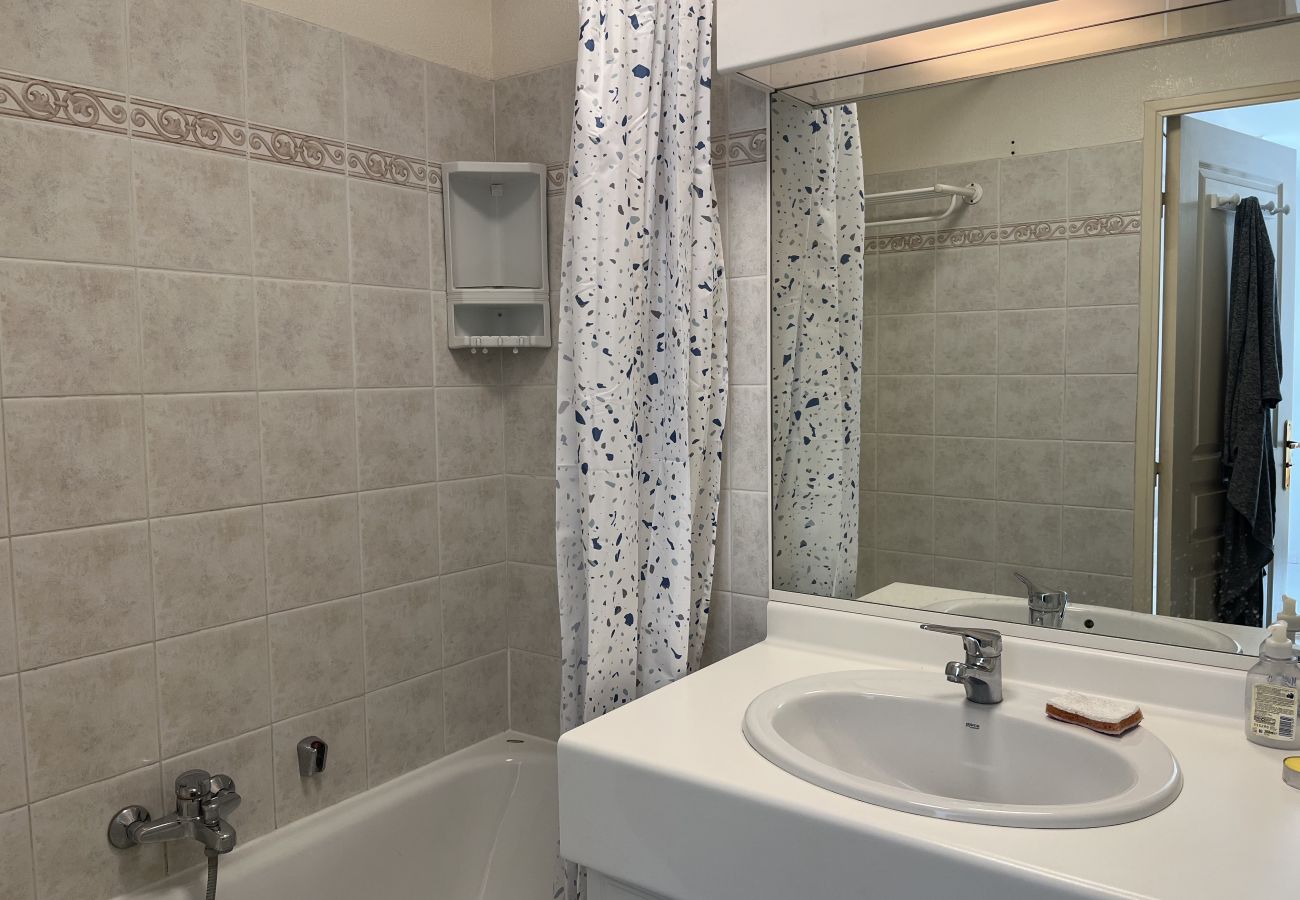 Appartamento a Fréjus - Port Fréjus, Les Rives Latines, a 100 m dalle spiagge, vista porto, appartamento con 1 camera da letto, 40 m², 4 posti letto, aria condizionata, garage