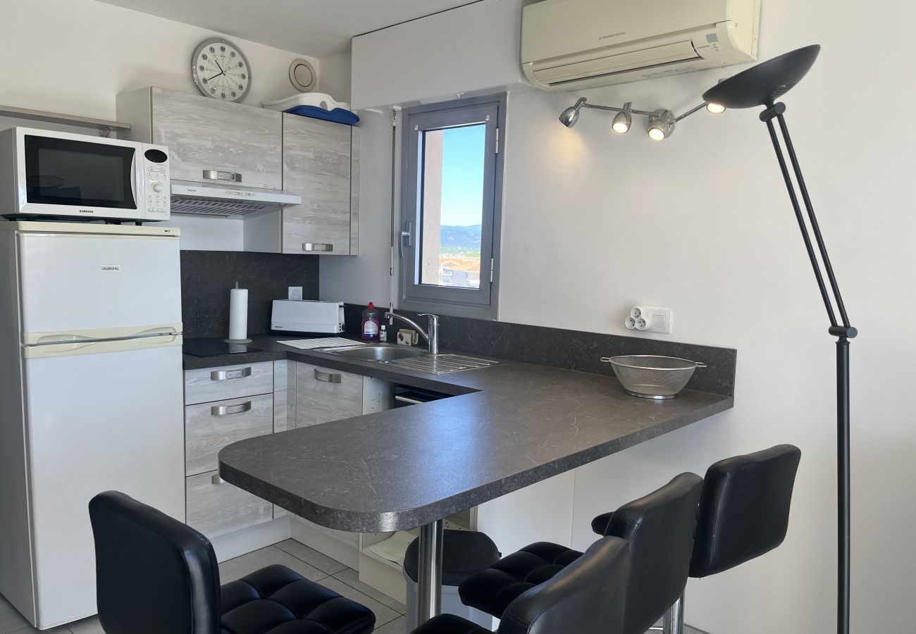Studio a Fréjus - Capitole, lungomare, monolocale con alcova per 3 persone, 26 m2, balcone con vista parziale sul mare, aria condizionata, parcheggio privato