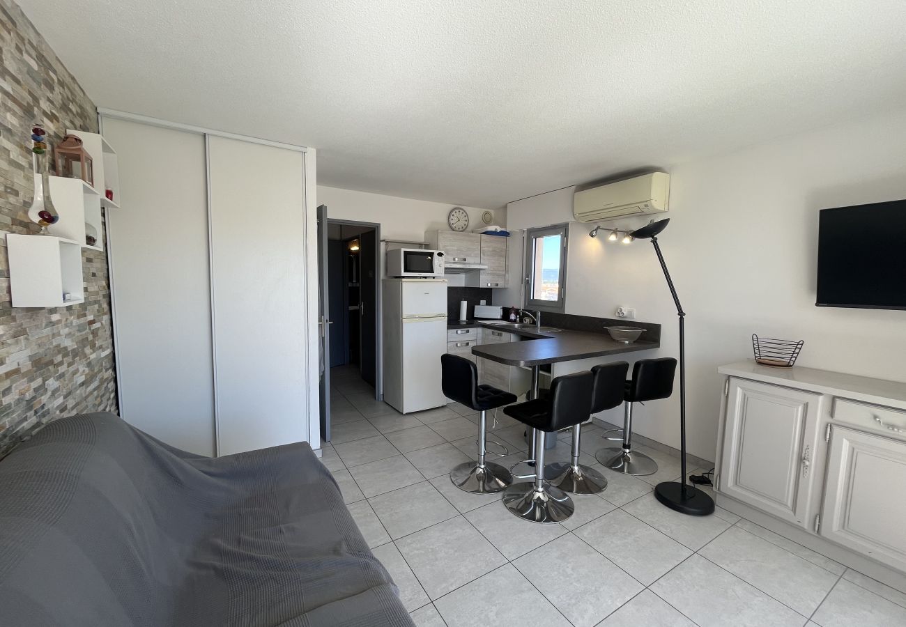 Studio a Fréjus - Capitole, lungomare, monolocale con alcova per 3 persone, 26 m2, balcone con vista parziale sul mare, aria condizionata, parcheggio privato
