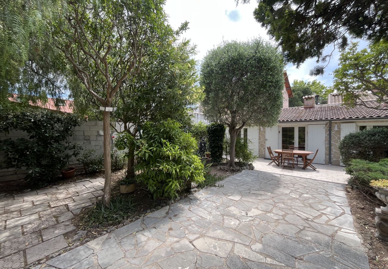 Casa a Fréjus - Fréjus Plage - a 5 minuti a piedi dalle spiagge - Casetta con giardino, 4 posti letto, in assoluta pace e tranquillità
