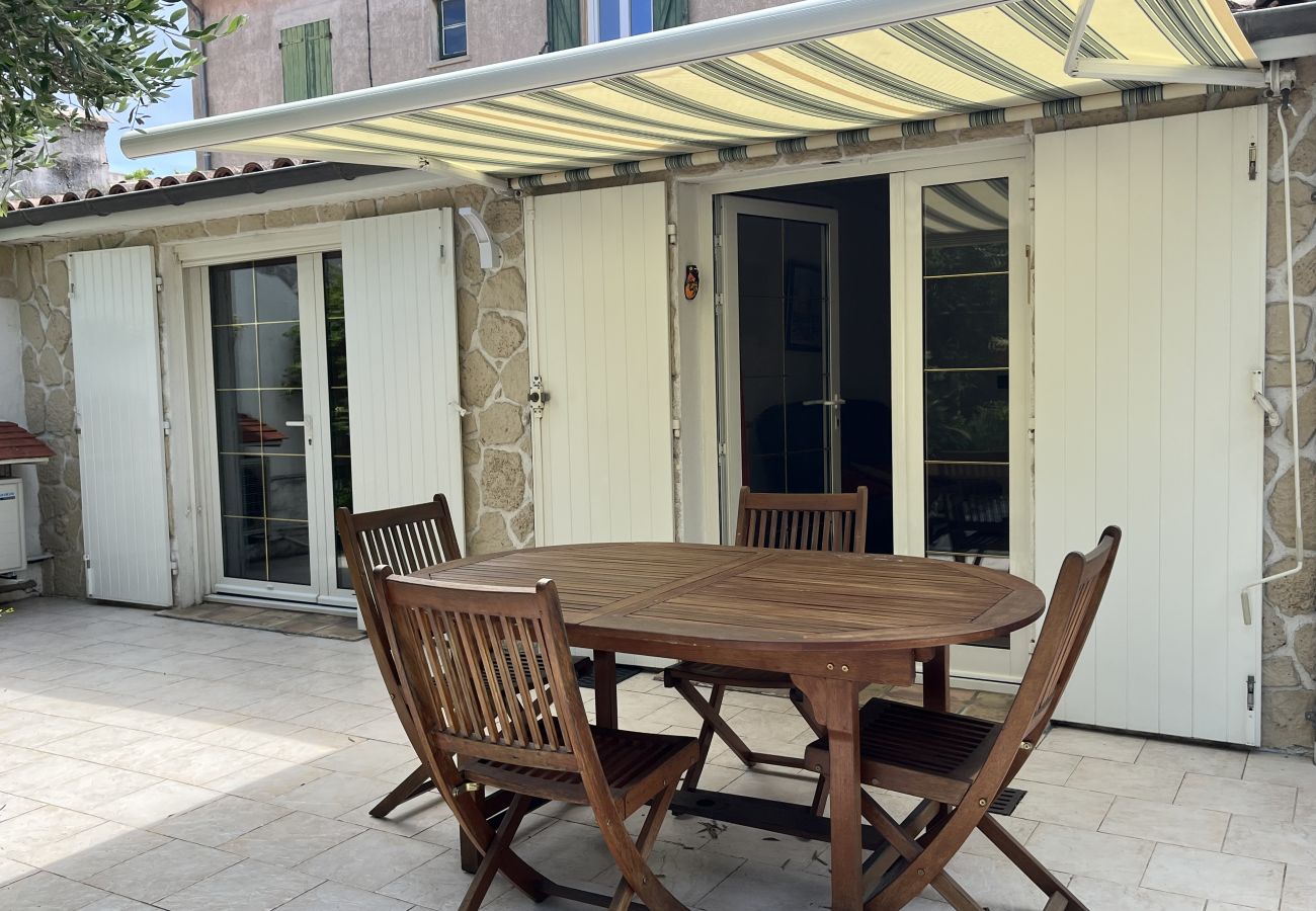 Casa a Fréjus - Fréjus Plage - a 5 minuti a piedi dalle spiagge - Casetta con giardino, 4 posti letto, in assoluta pace e tranquillità