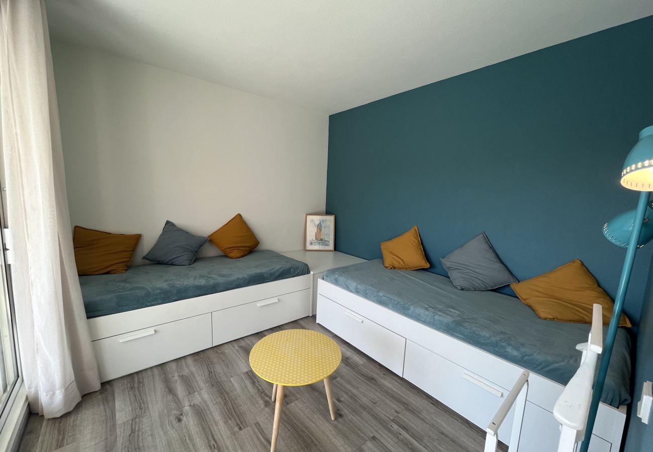 Appartamento a Fréjus - Residenza Cesaree – Appartamento ristrutturato con 2 locali, vista piscina, aria condizionata, garage e terrazza – Può ospitare 4 persone.