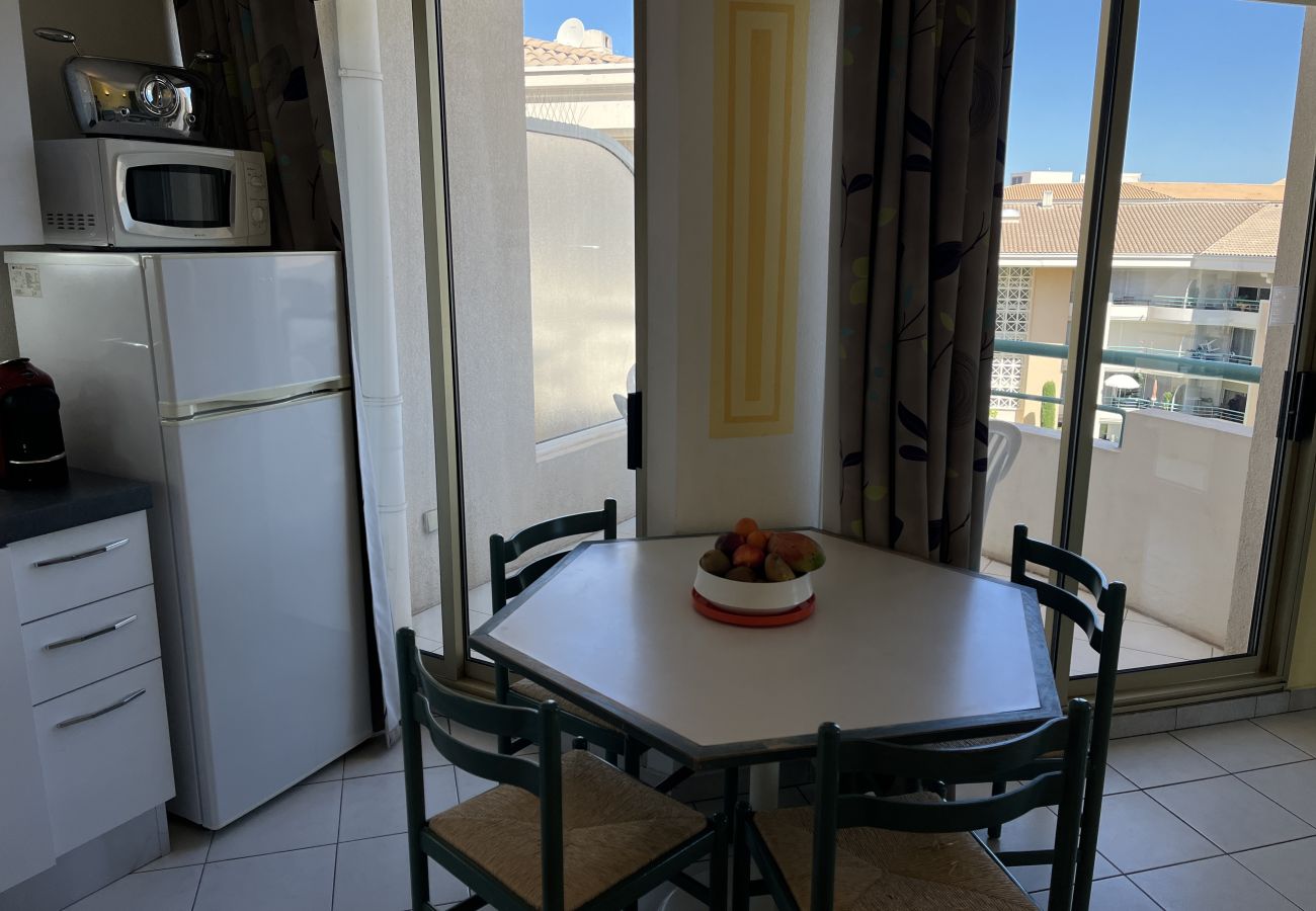 Appartamento a Fréjus - OPEN Residence, appartamento con 1 camera da letto (41 m²), 5 posti letto, vicino al porto, alle spiagge, alla piscina, parcheggio privato
