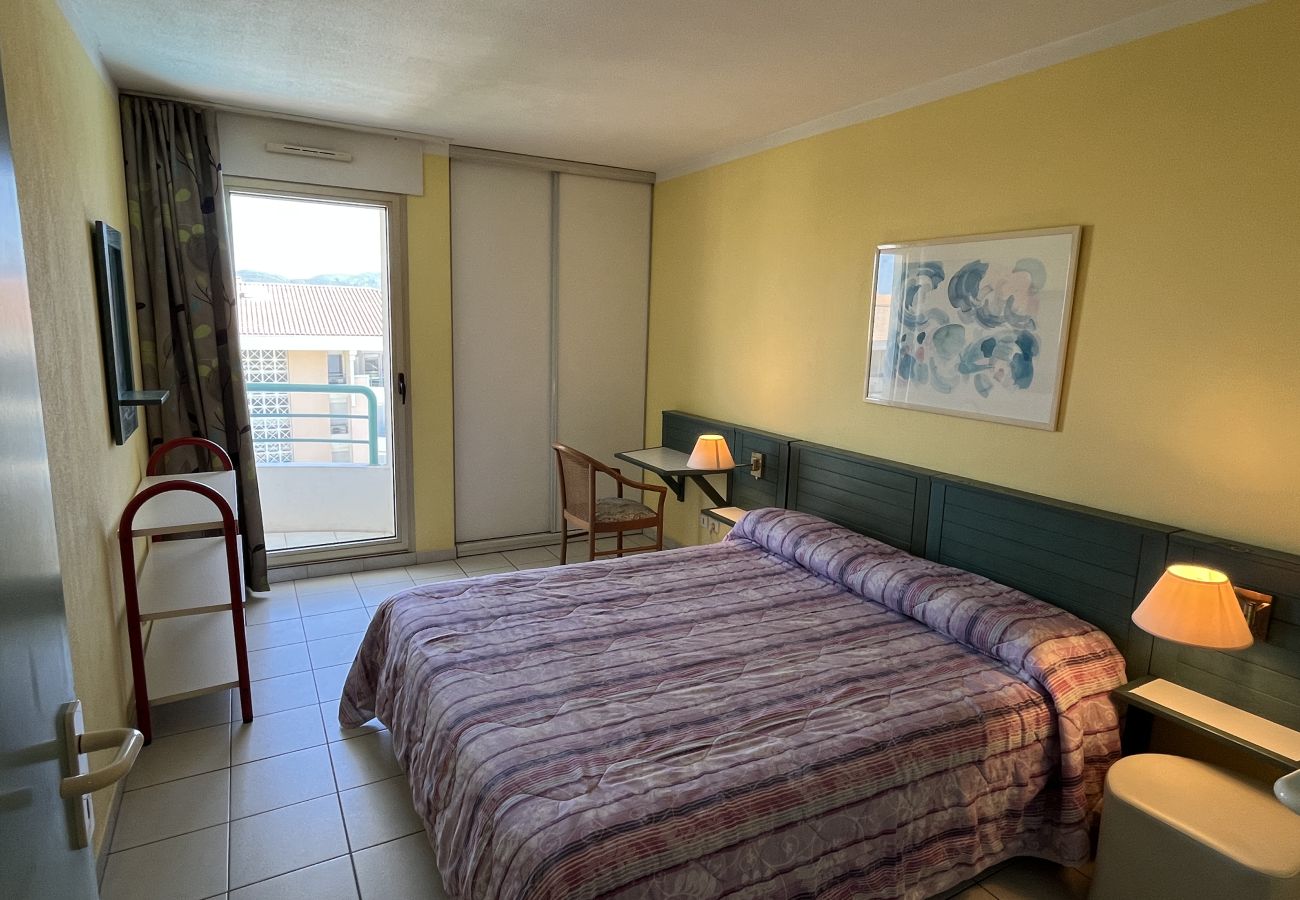 Appartamento a Fréjus - OPEN Residence, appartamento con 1 camera da letto (41 m²), 5 posti letto, vicino al porto, alle spiagge, alla piscina, parcheggio privato