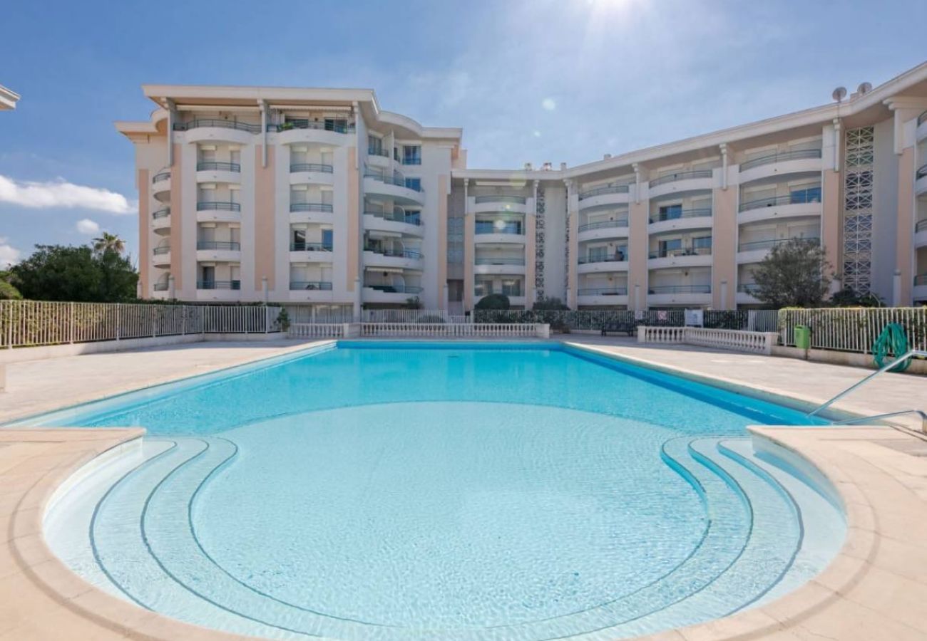 Appartamento a Fréjus - OPEN Residence, appartamento con 1 camera da letto (41 m²), 5 posti letto, vicino al porto, alle spiagge, alla piscina, parcheggio privato