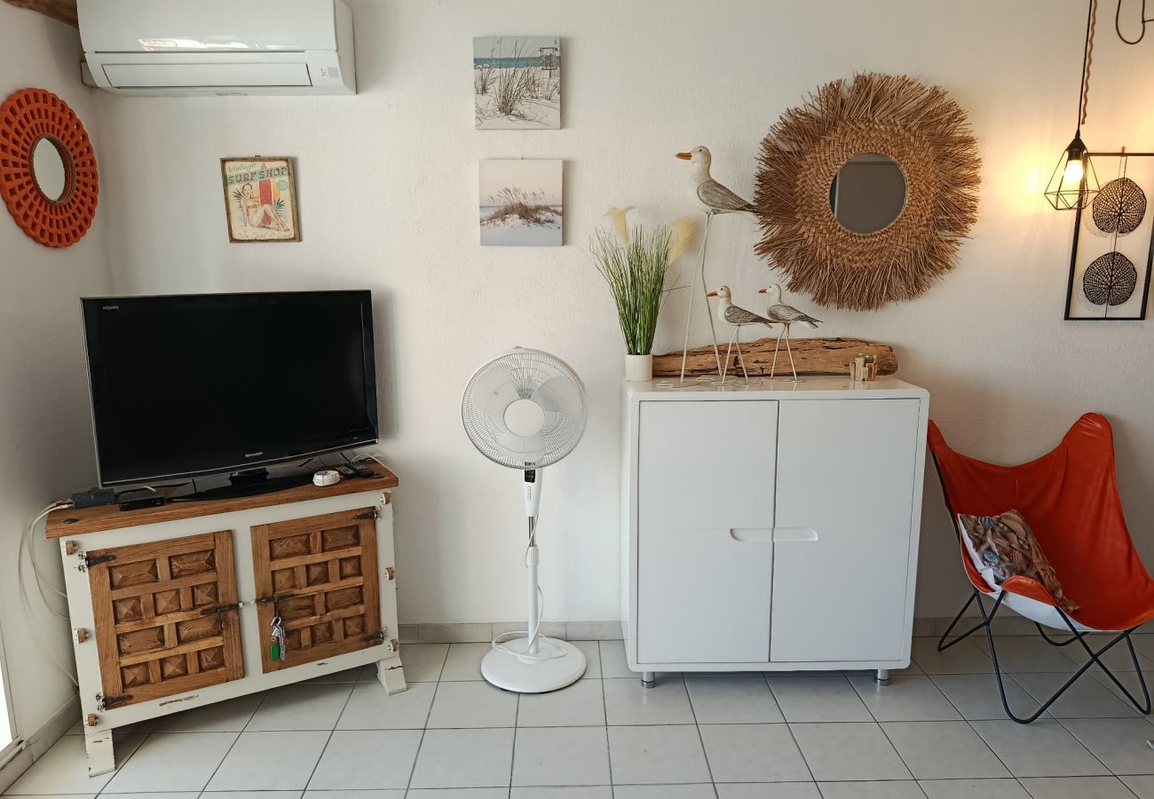 Appartamento a Fréjus - Port Fréjus: vista sul porto, spazioso bilocale (47 m²), aria condizionata, piscina... per 4 ospiti fortunati.