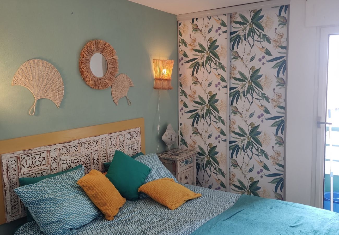 Appartamento a Fréjus - Port Fréjus: vista sul porto, spazioso bilocale (47 m²), aria condizionata, piscina... per 4 ospiti fortunati.