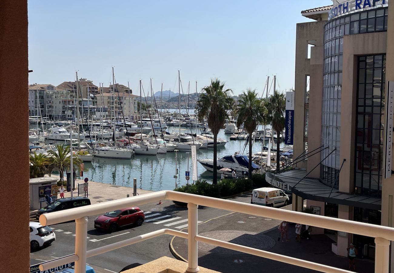 Appartamento a Fréjus - Port Fréjus, Les Rives Latines, a 100 m dalla spiaggia, vista porto, bilocale di 40 m², 4 posti letto, parcheggio.