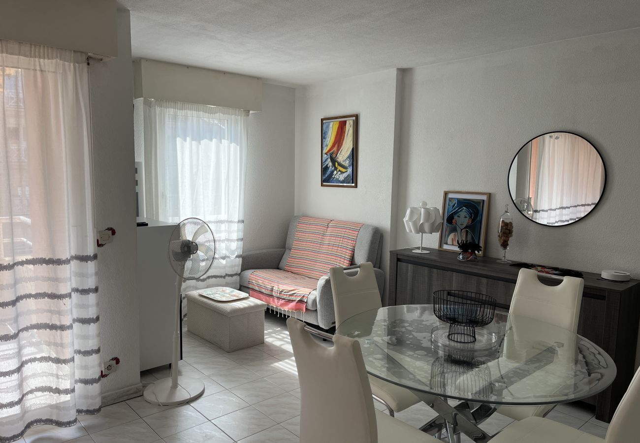 Appartamento a Fréjus - Port Fréjus, Les Rives Latines, a 100 m dalla spiaggia, vista porto, bilocale di 40 m², 4 posti letto, parcheggio.