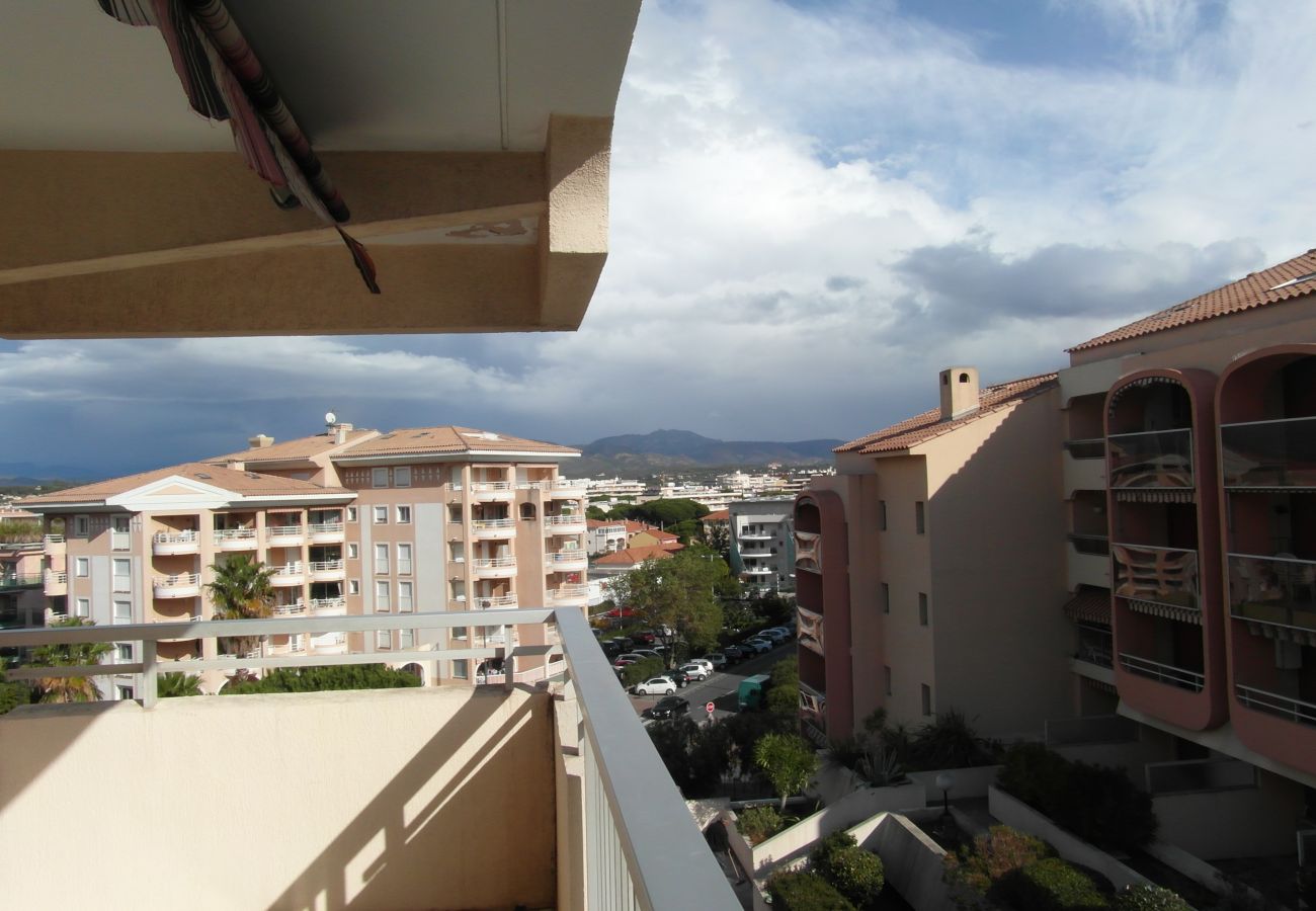 Studio à Fréjus - Fréjus Plage Studio Cabine 26 m2 2 Adultes 2 Enfants à 20 m de la plage