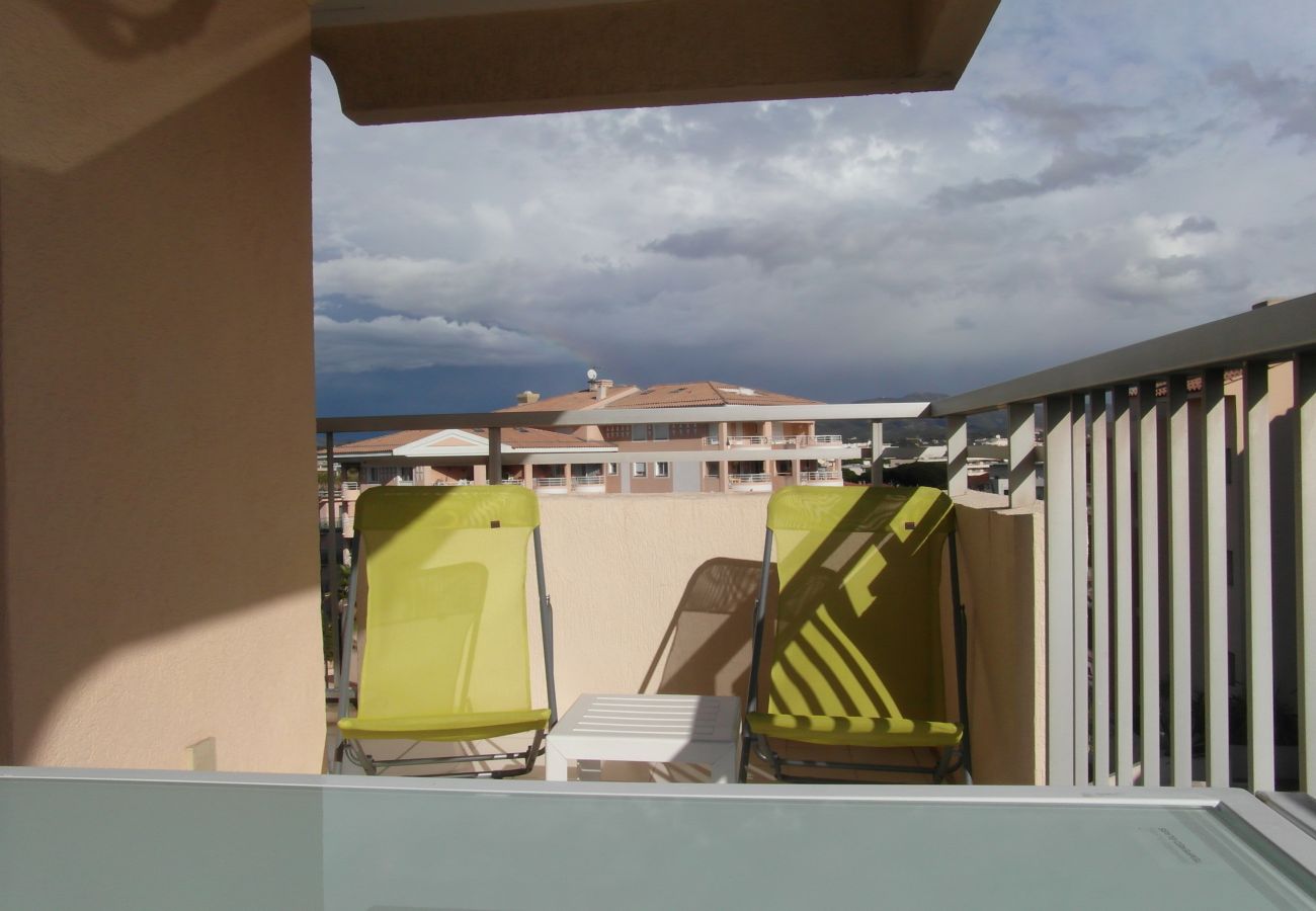 Studio à Fréjus - Fréjus Plage Studio Cabine 26 m2 2 Adultes 2 Enfants à 20 m de la plage