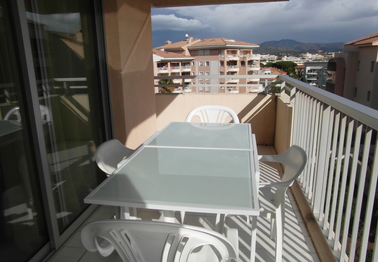 Studio à Fréjus - Fréjus Plage Studio Cabine 26 m2 2 Adultes 2 Enfants à 20 m de la plage
