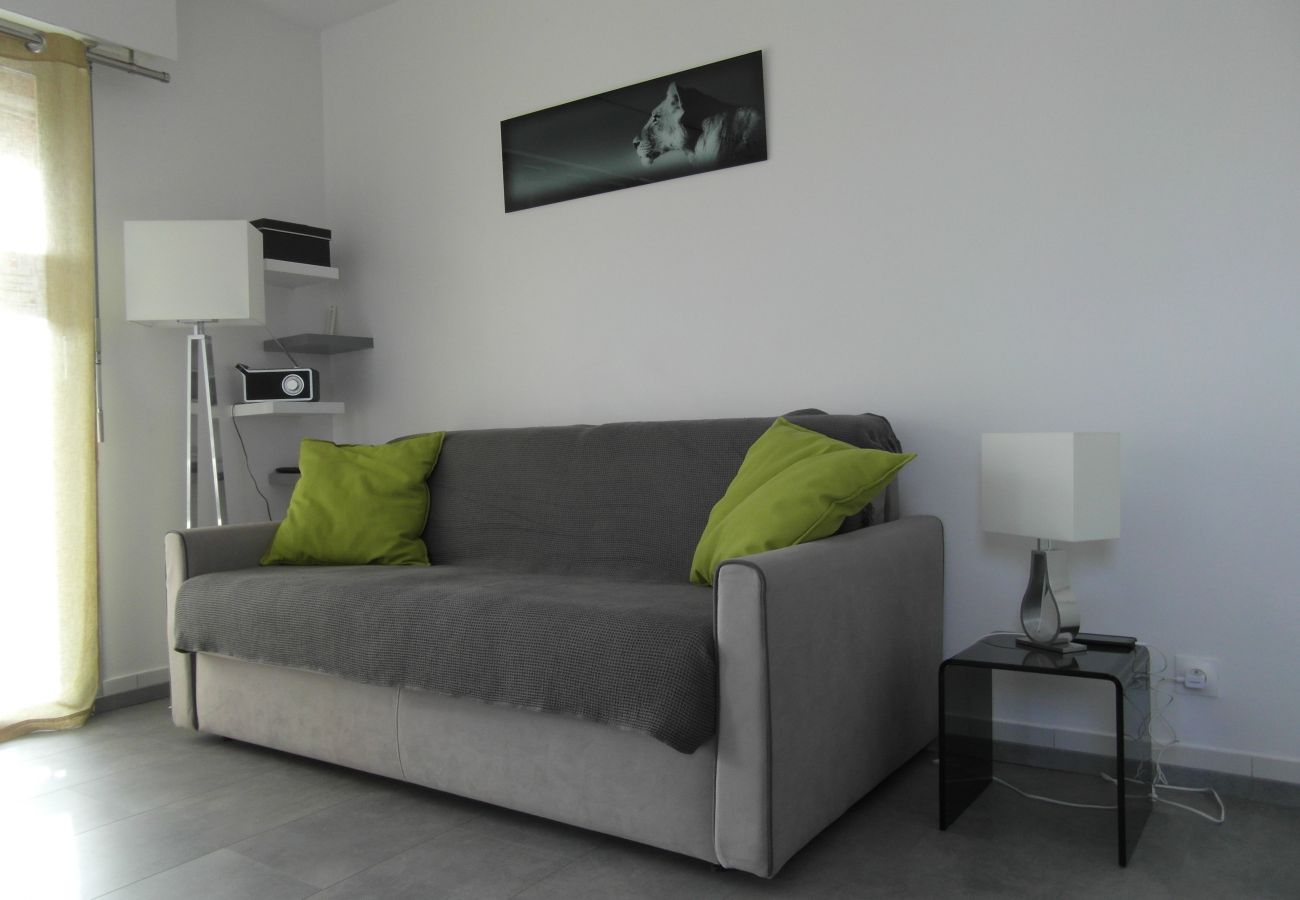 Studio à Fréjus - Fréjus Plage Studio Cabine 26 m2 2 Adultes 2 Enfants à 20 m de la plage