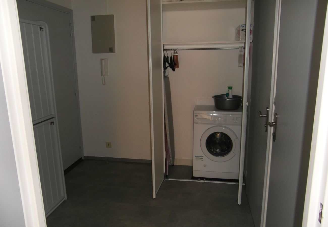 Studio à Fréjus - Fréjus Plage Studio Cabine 26 m2 2 Adultes 2 Enfants à 20 m de la plage