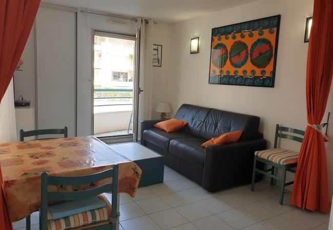 Appartement à Fréjus - Port Fréjus Résidence OPEN 2 Pièces 41 m2 4 Personnes Balcon avec vue sur la piscine, parking privatif