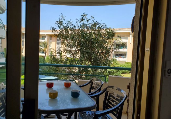 Appartement à Fréjus - Port Fréjus Résidence OPEN 2 Pièces 41 m2 4 Personnes Balcon avec vue sur la piscine, parking privatif