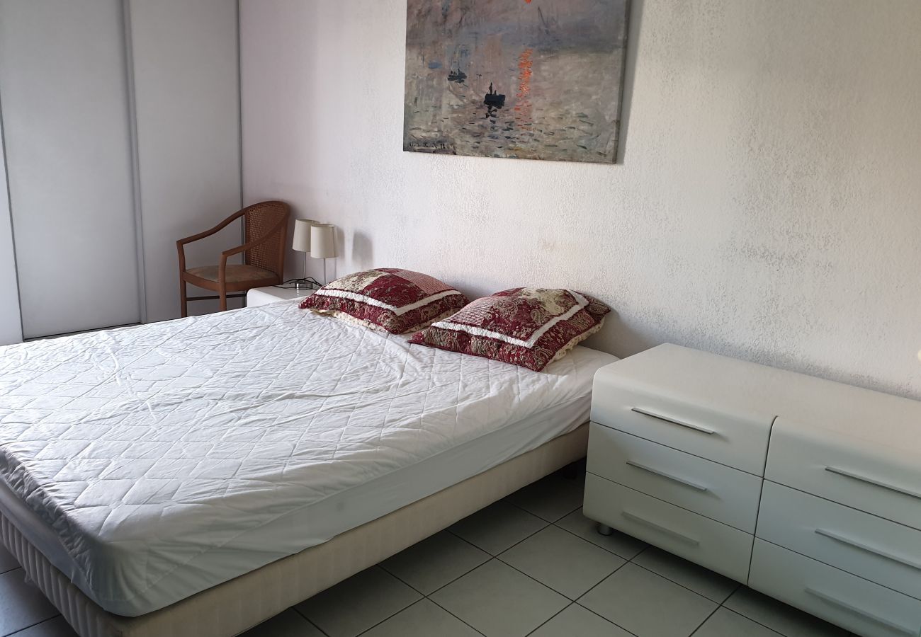 Appartement à Fréjus - Port Fréjus Résidence OPEN 2 Pièces 41 m2 4 Personnes Balcon avec vue sur la piscine