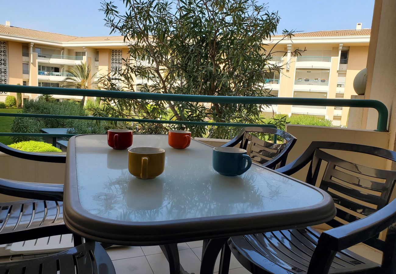 Appartement à Fréjus - Port Fréjus Résidence OPEN 2 Pièces 41 m2 4 Personnes Balcon avec vue sur la piscine