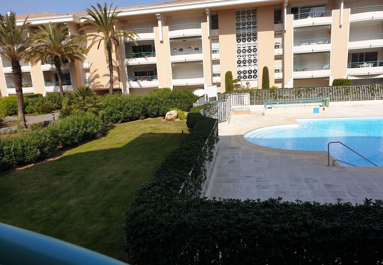 Appartement à Fréjus - Port Fréjus Résidence OPEN 2 Pièces 41 m2 4 Personnes Balcon avec vue sur la piscine