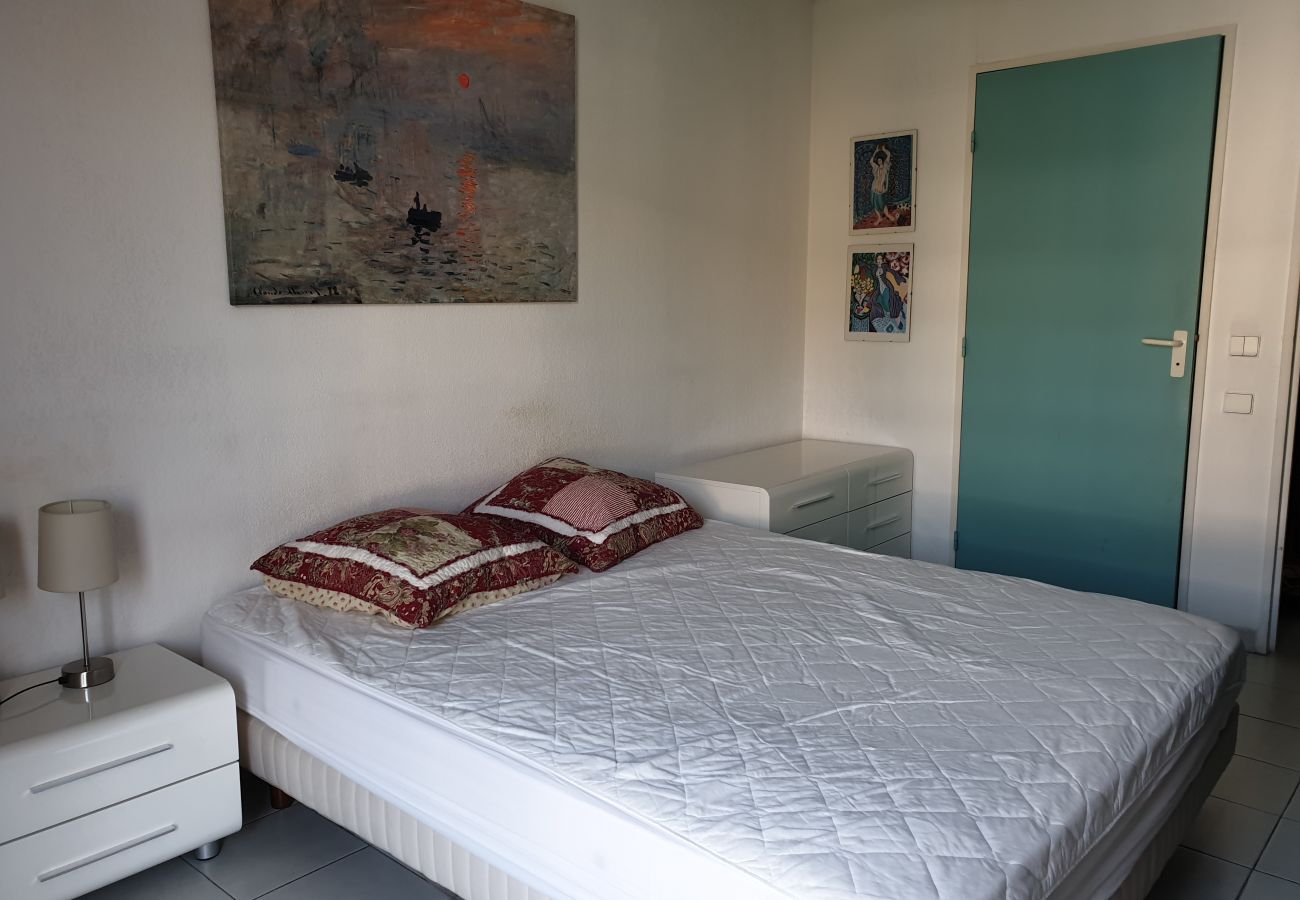 Appartement à Fréjus - Port Fréjus Résidence OPEN 2 Pièces 41 m2 4 Personnes Balcon avec vue sur la piscine