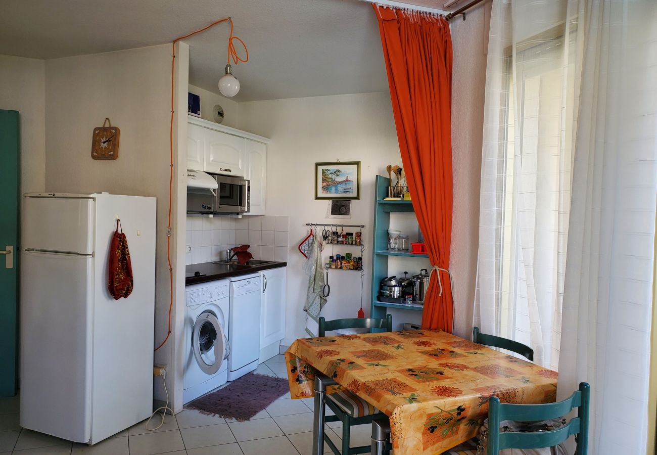 Appartement à Fréjus - Port Fréjus Résidence OPEN 2 Pièces 41 m2 4 Personnes Balcon avec vue sur la piscine