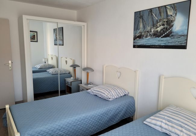 Appartement à Fréjus - Port FREJUS Appartement d'exception  3 Pièces de 64 m2 Balcon vue mer, climatisé, avec piscine WIFI 6 Personnes Appartement à Fréjus - Port FREJUS Appartement d'exception  3 Pièces de 64 m2 Balcon vue mer, climatisé, avec piscine WIFI 6 Personnes